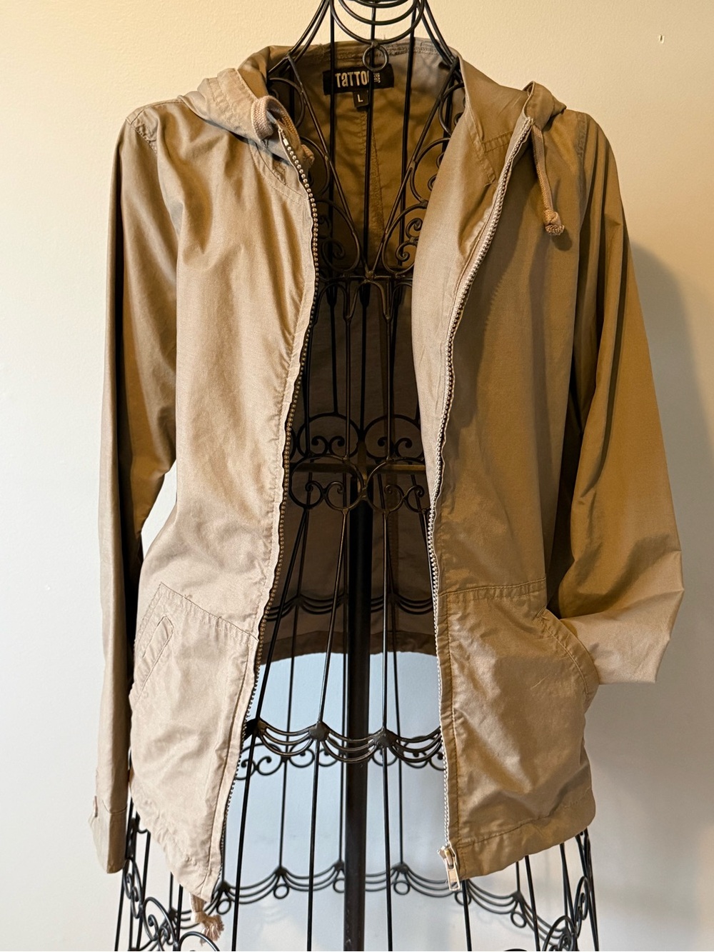 Lightweight Hooded Jacket in Tan/green